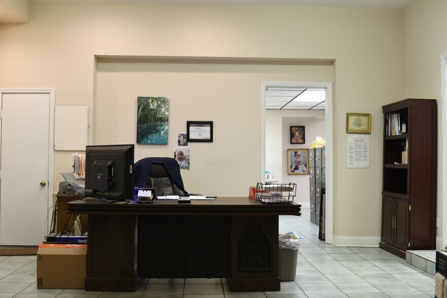 More Photos Of 522 Magnolia Ave, Auburndale Office For Sale