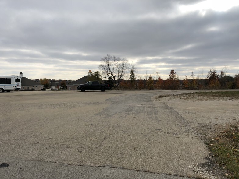 More Photos Of 1539 W US Route 6, Morris Showroom For Sale