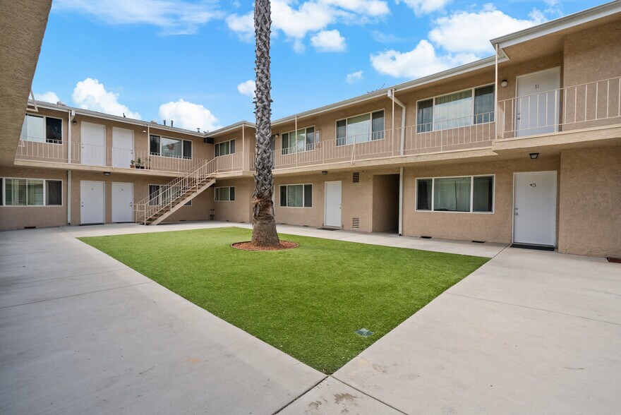 More Photos Of 19237 Bryant St, Northridge Apartments For Sale