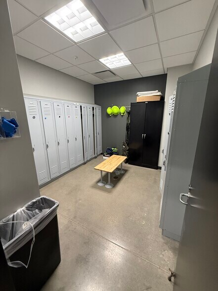 More Photos Of 2420 Lefebure Rd, Fairfax Warehouse For Sale