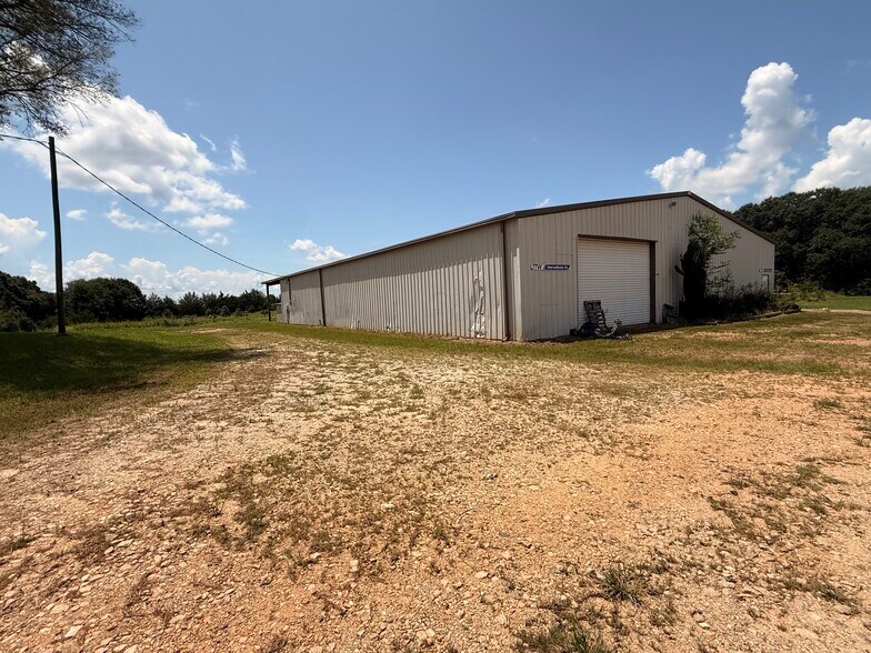 More Photos Of 2015 Hewell Rd NW, Dewy Rose Industrial For Sale