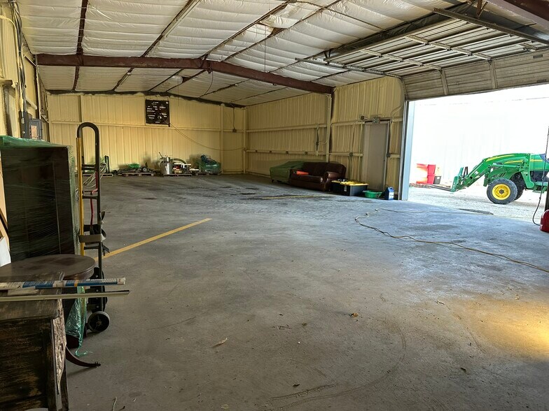 More Photos Of 2829 Needham Dr, Baton Rouge Warehouse For Lease