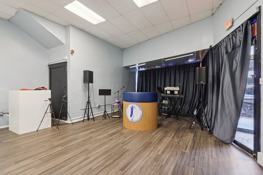 More Photos Of 417-421 Lake St, Maywood Storefront Retail Residential For Sale