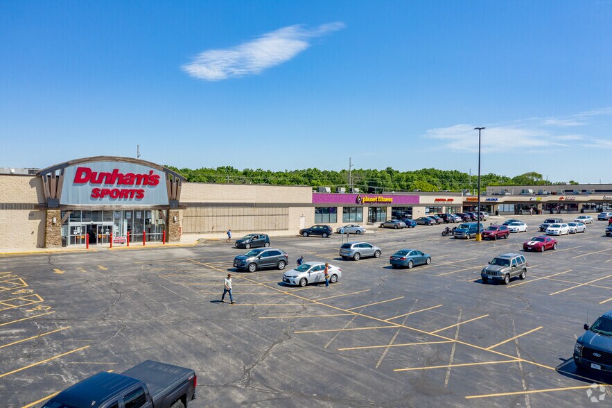 More Photos Of 1052-1200 Milwaukee Ave, Burlington Freestanding For Lease