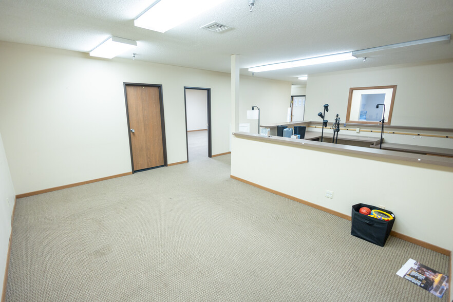 More Photos Of 2004 Highland Ave, Eau Claire Office For Lease