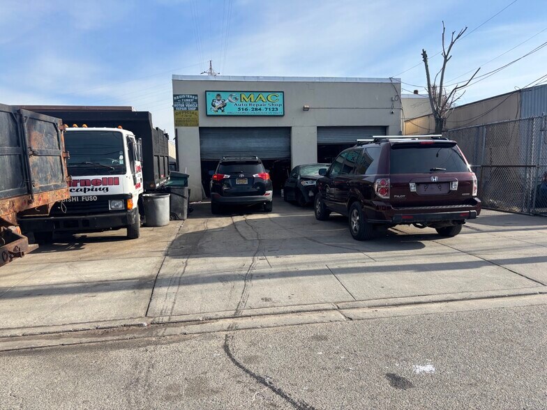 More Photos Of 553 Burnside Ave, Inwood Industrial For Lease