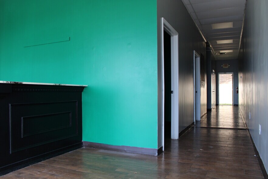 More Photos Of 865 Vann Dr, Jackson General Retail For Lease