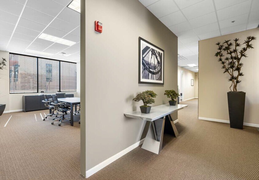 More Photos Of 10037 E Dynamite Blvd, Scottsdale Office For Sale