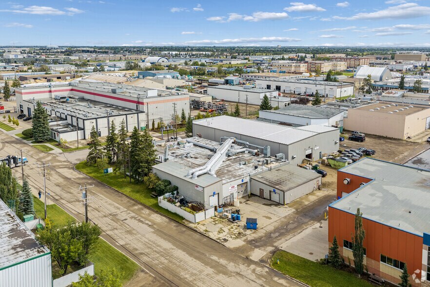 More Photos Of 5730 96th St NW, Edmonton Flex For Sale