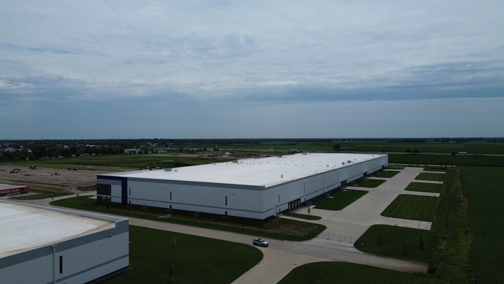 More Photos Of 8730 Northwest Blvd, Davenport Industrial For Lease