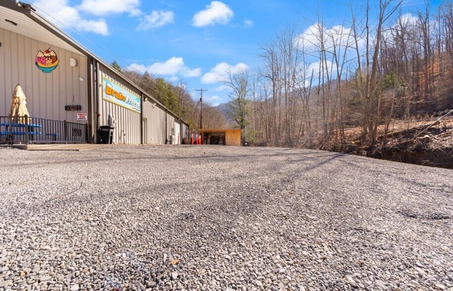 More Photos Of 332 Highway 3400 hwy, Jenkins Industrial For Sale