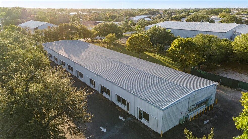 More Photos Of 1260-1296 SE Industrial Blvd, Port Saint Lucie Warehouse For Lease