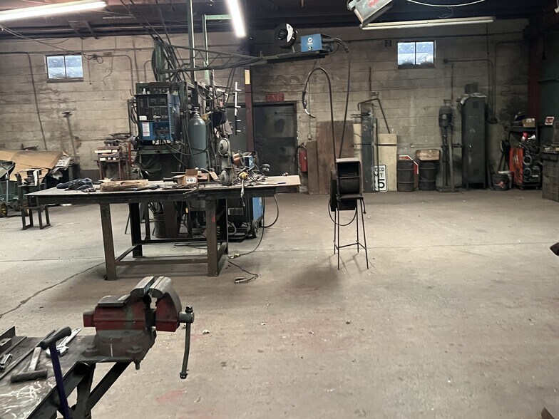 More Photos Of 125 McAdoo Creek Rd, Clarksville Warehouse For Sale