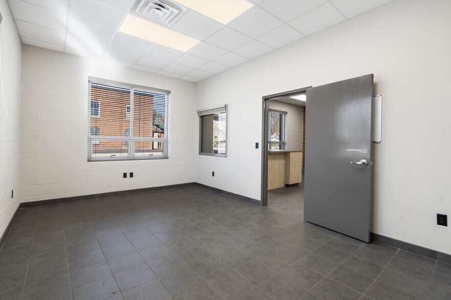 More Photos Of 1920 N National Ave, Springfield Warehouse For Lease