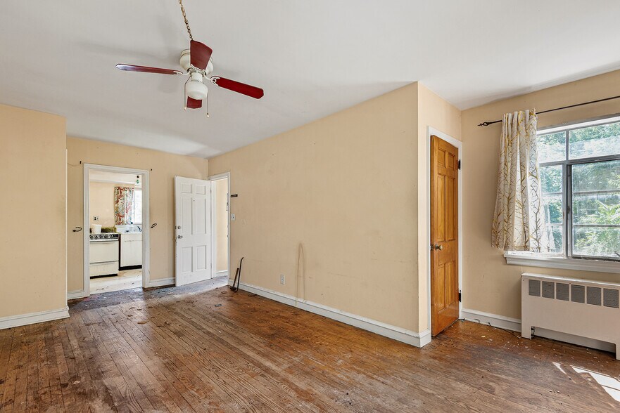 More Photos Of 9 E 44th St, Wilmington Office Residential For Sale