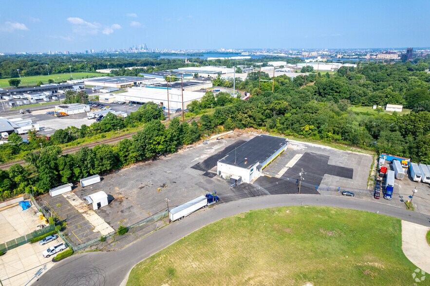 More Photos Of 7235 Boulevard Ave, Pennsauken Warehouse For Lease