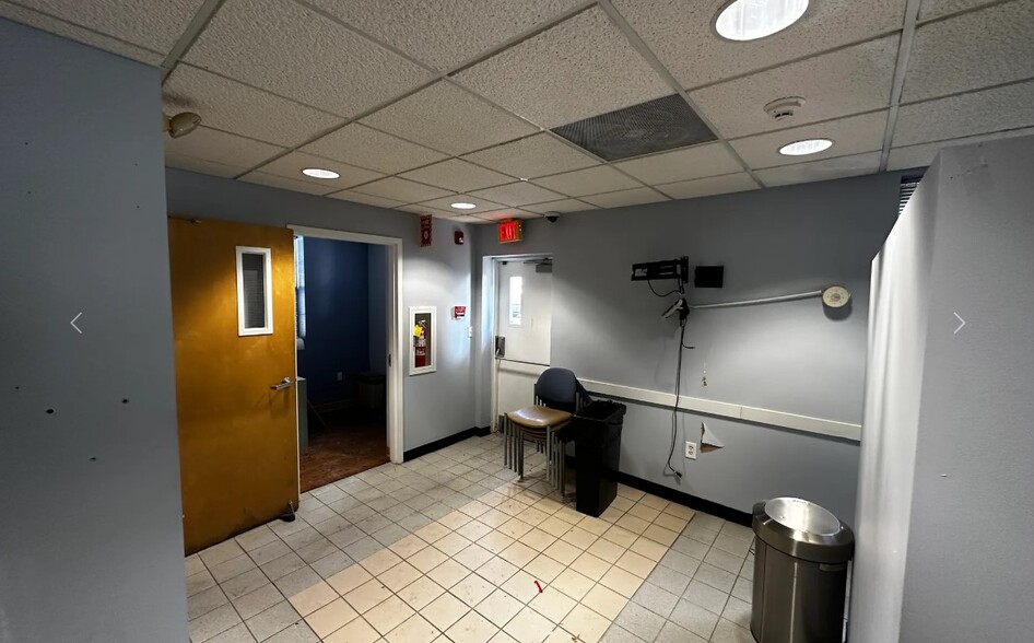 More Photos Of 105 Merrick St, Worcester Medical For Sale