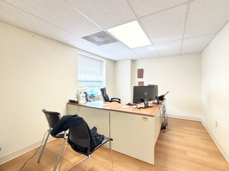 More Photos Of 1330 Mercer St, Princeton Office For Sale