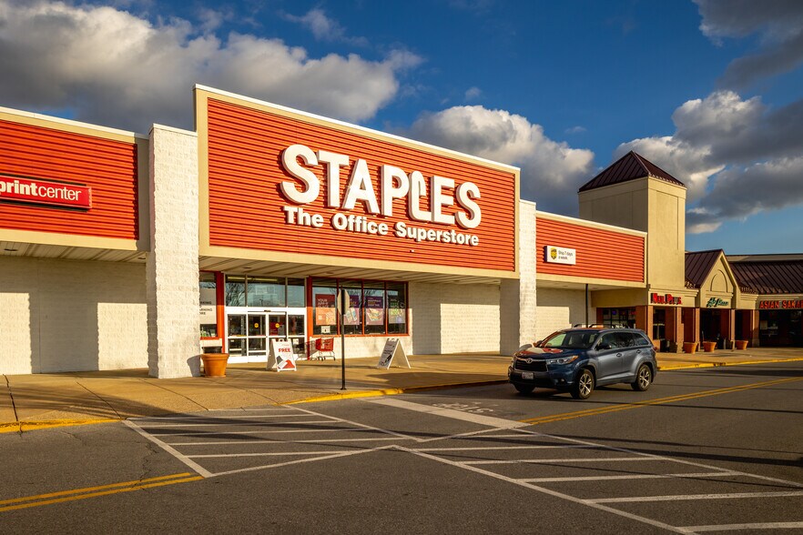 More Photos Of 405 Center St, Westminster Unknown For Lease