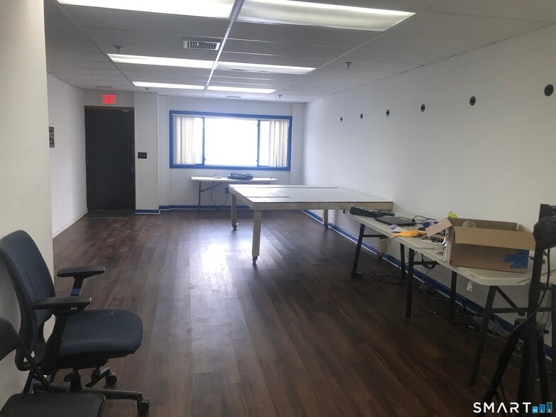 More Photos Of 400 Chapel Rd, South Windsor Light Manufacturing For Sale