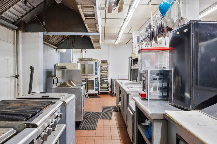 More Photos Of 3 Watervliet Avenue Ext, Albany Hotel For Sale