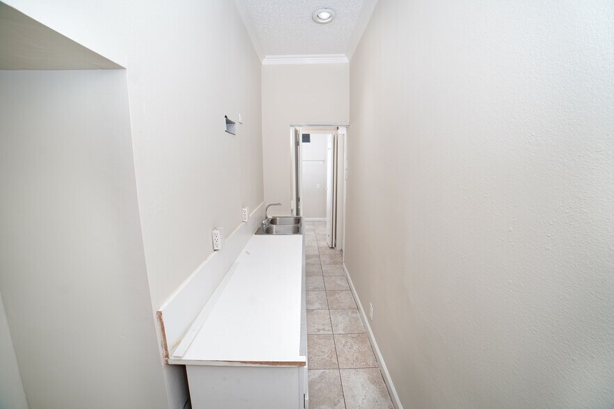 More Photos Of 343 N Clark Ave, Pomona Warehouse For Sale