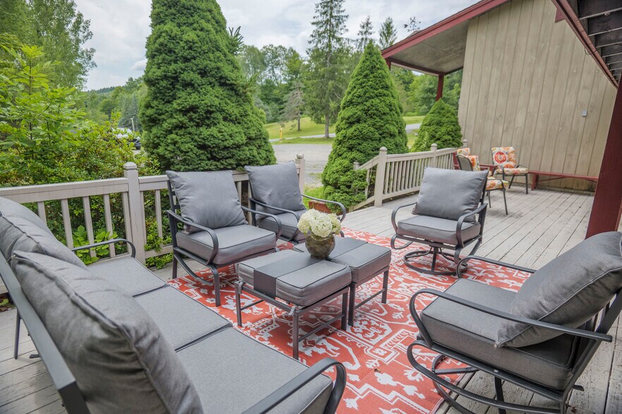 More Photos Of 6 Abroad Rd, West Dover Hotel For Sale