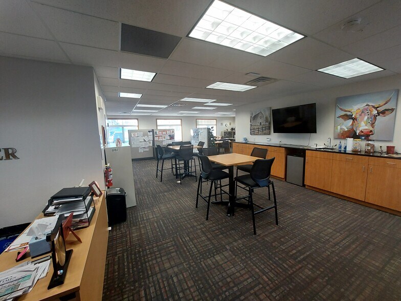 More Photos Of 435 Village Walk Ln, Johnson Creek Office For Lease