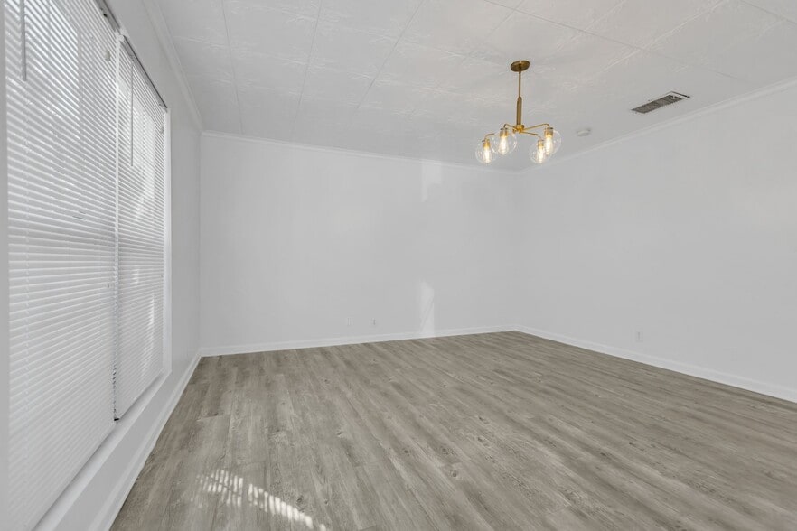 More Photos Of 109 Holiday Ct, Franklin Office For Sale