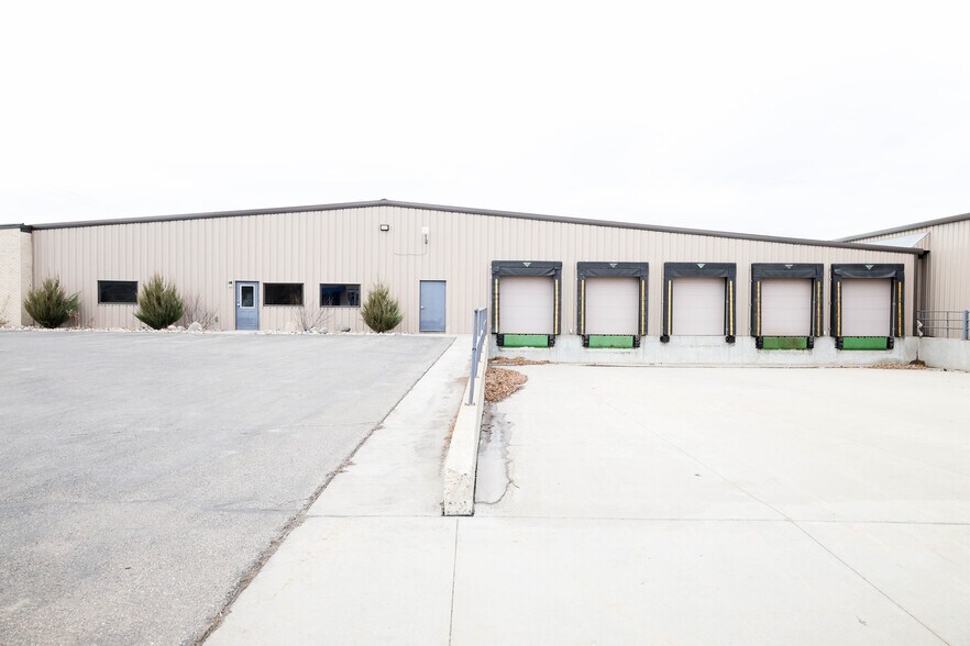 More Photos Of 2001 1st Ave N, Fargo Warehouse For Lease