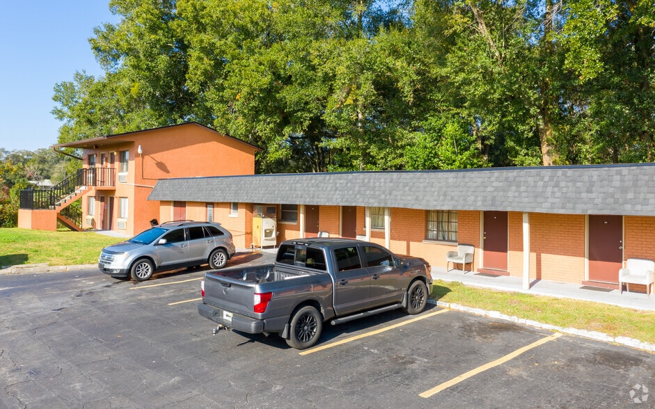 More Photos Of 3400 S US Highway 17/92, Casselberry Hotel For Sale