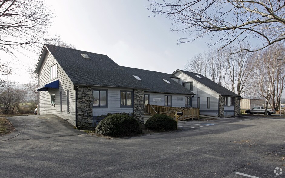 More Photos Of 5030 Hendersonville Rd, Fletcher Office For Sale
