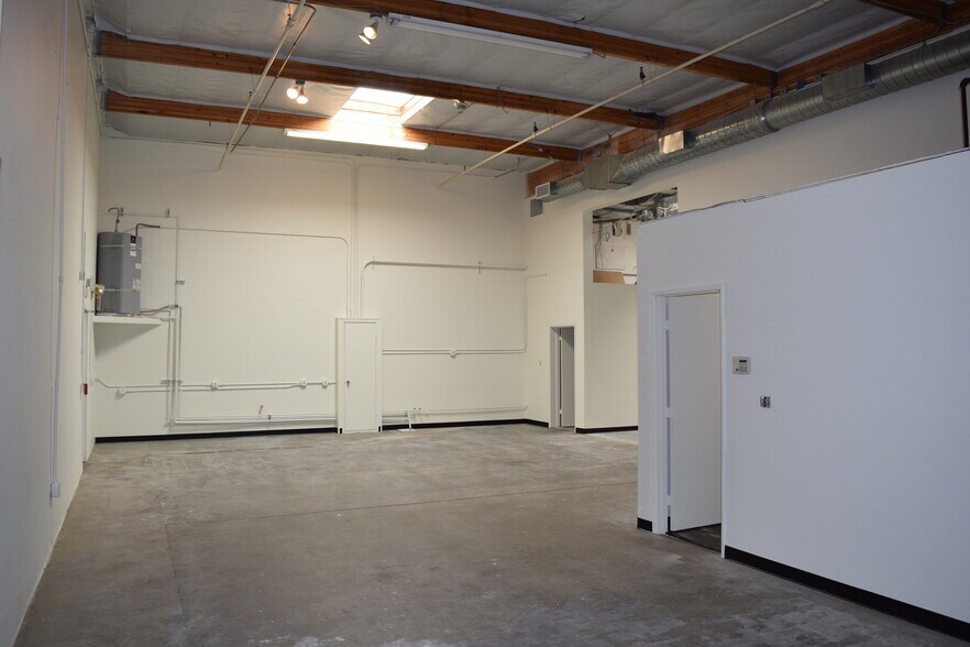 More Photos Of 7790-7820 Bell Rd, Windsor Warehouse For Sale