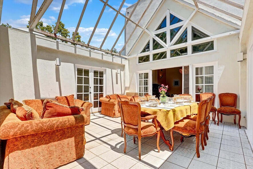 More Photos Of 4623 Hayvenhurst Ave, Encino Apartments For Sale