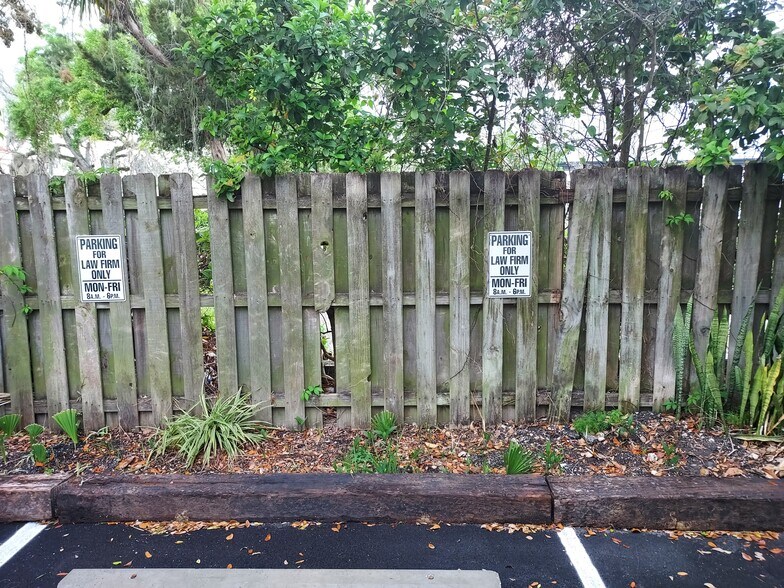 More Photos Of 114 S Palmetto Ave, Daytona Beach Office Residential For Lease