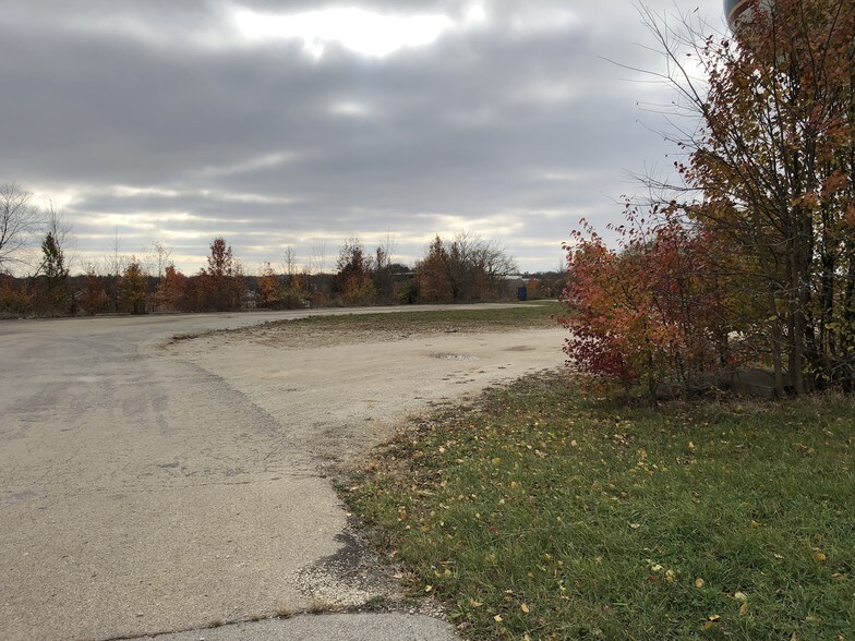 More Photos Of 1539 W US Route 6, Morris Showroom For Sale