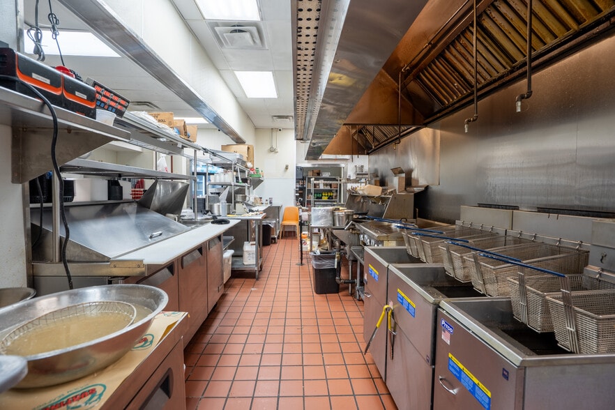 More Photos Of 4002 Spencer Hwy, Pasadena Restaurant For Lease