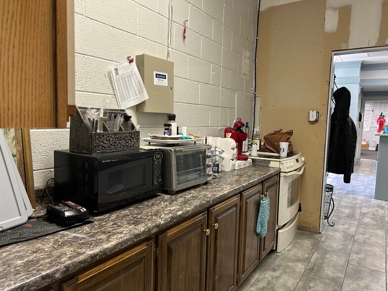 More Photos Of 610 N Armistead Ave, Hampton Service For Lease