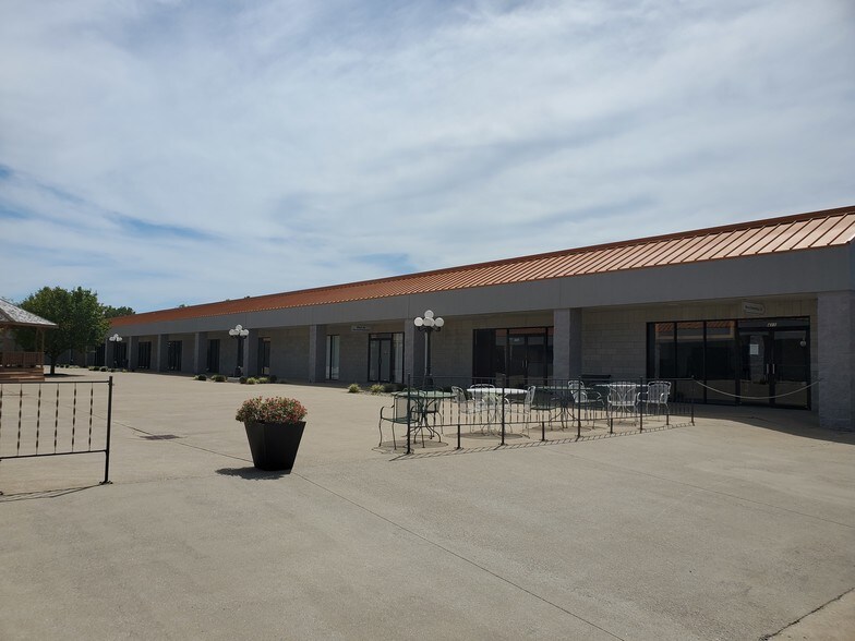 More Photos Of 385 Outlet Ave, Eddyville Unknown For Lease