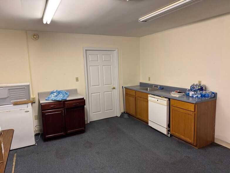 More Photos Of 25367 Lankford Hwy, Onley Light Distribution For Lease