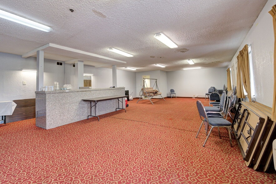 More Photos Of 1400 NE 63rd St, Oklahoma City Hotel For Sale