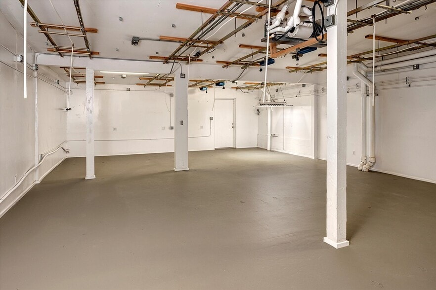 More Photos Of 10722 Lake City Way NE, Seattle Storefront Retail Office For Sale