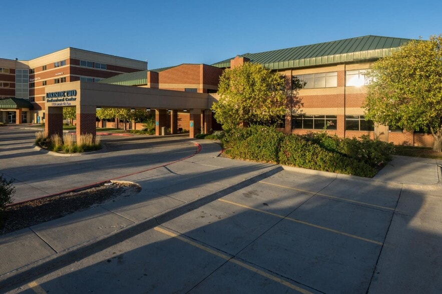 More Photos Of 17030 Lakeside Hills Plz, Omaha Medical For Lease