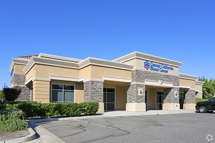 More Photos Of 1010 E Perrin Dr, Fresno Freestanding For Lease