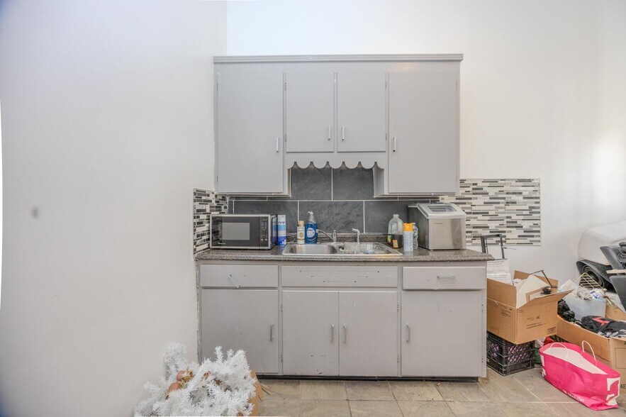 More Photos Of 2101 Pine Ave, Niagara Falls Storefront Retail Residential For Sale