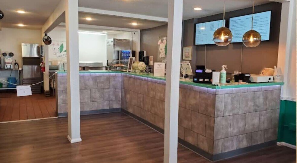 More Photos Of 204-274 E Bridge St, Brighton Storefront Retail Office For Lease