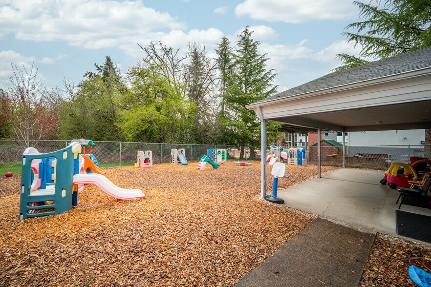 More Photos Of 12975 SW Grant St, Tigard Daycare Center For Sale