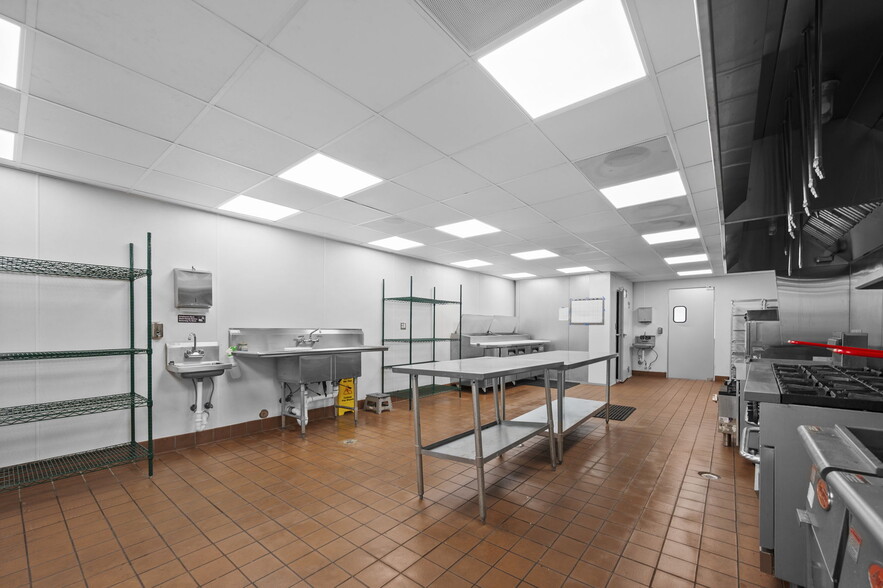 More Photos Of 755 N Snelling Ave N, Saint Paul Storefront For Lease