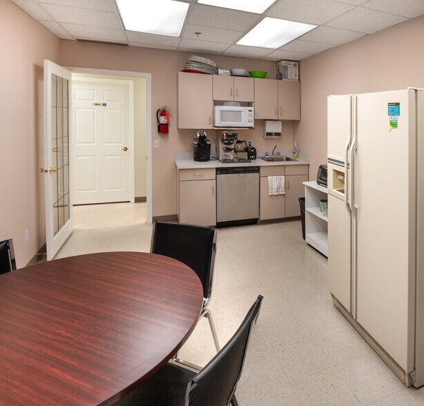 More Photos Of 4999 43rd St SE, Calgary Light Distribution For Sale