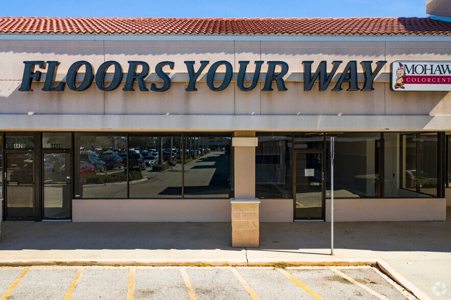 More Photos Of 4400 Bee Ridge Rd, Sarasota Unknown For Lease